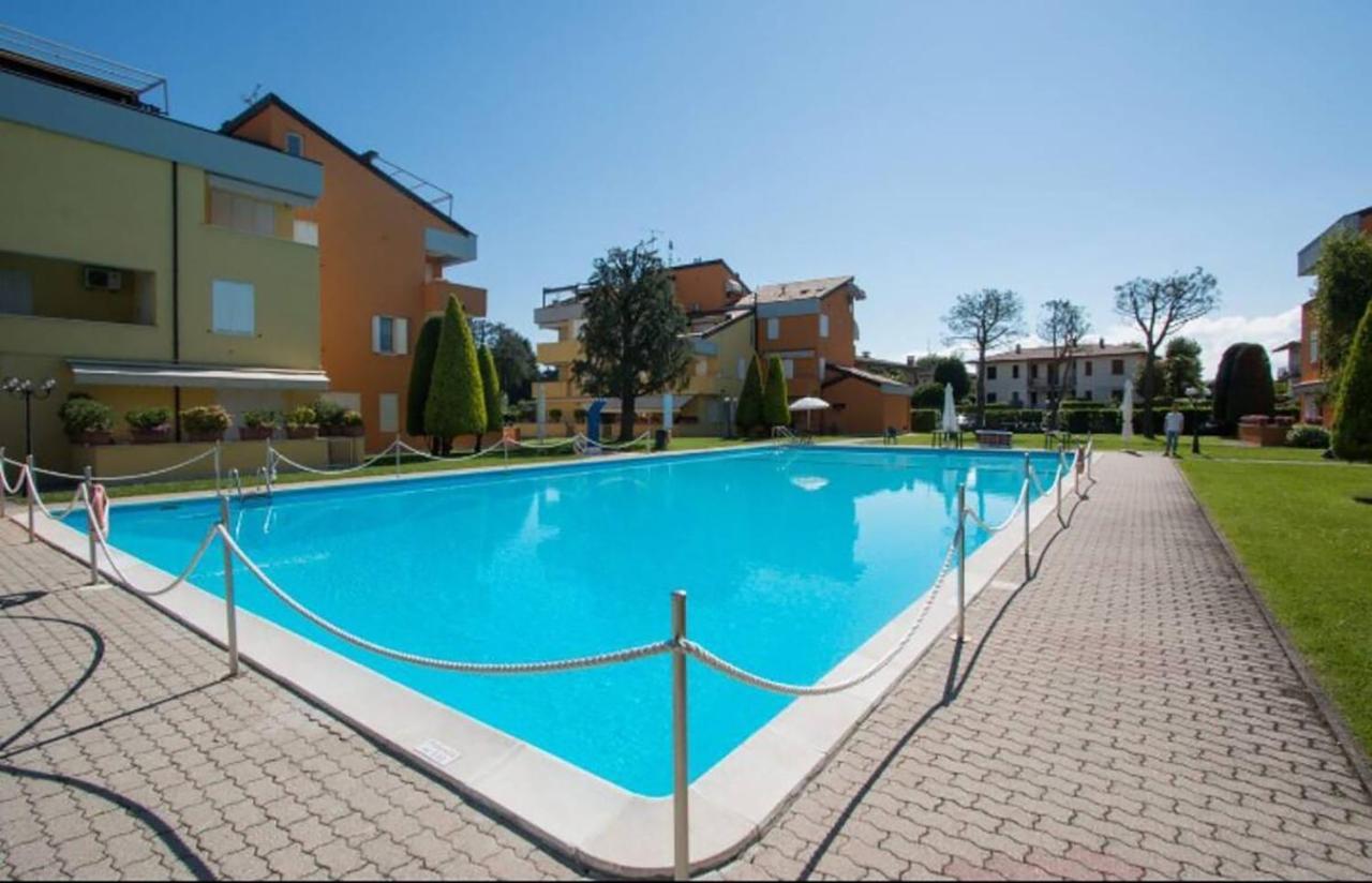 Appartamento Garden Ville Sirmione Bagian luar foto